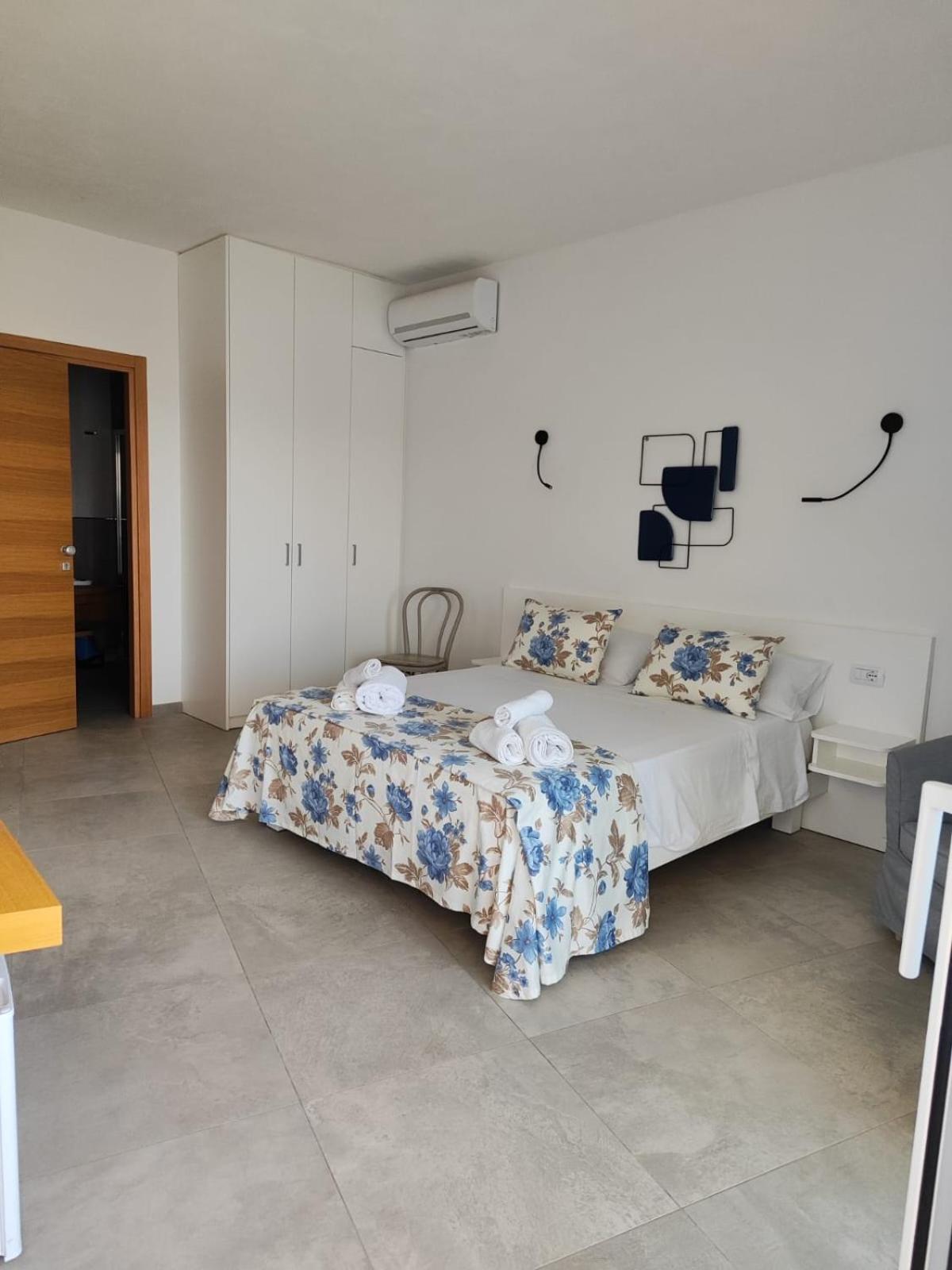 Rooms, Affittacamere Maksim Golfo Aranci Exterior photo