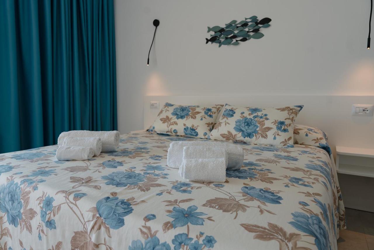 Rooms, Affittacamere Maksim Golfo Aranci Exterior photo